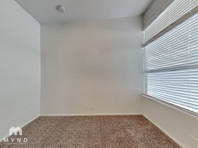 Building Photo - 5862 E Norwood St