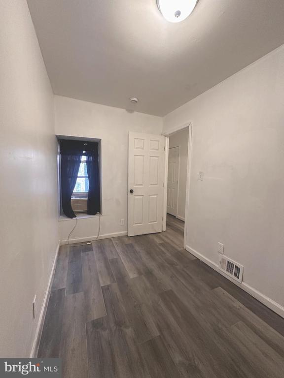 Building Photo - 25 Murray St