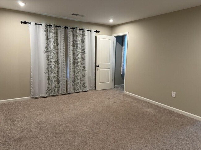 Building Photo - 218 Port Wy