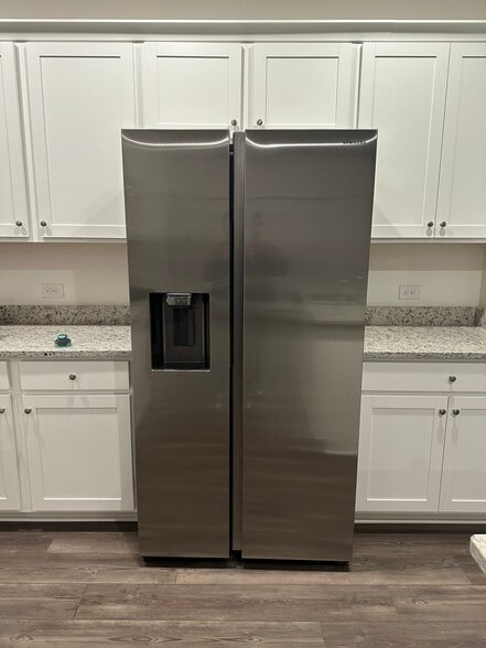 Building Photo - 1112 Holland Dr