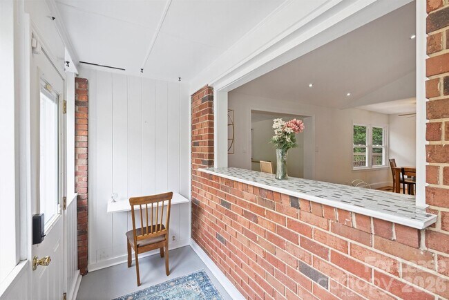 Building Photo - 2027 Wensley Dr