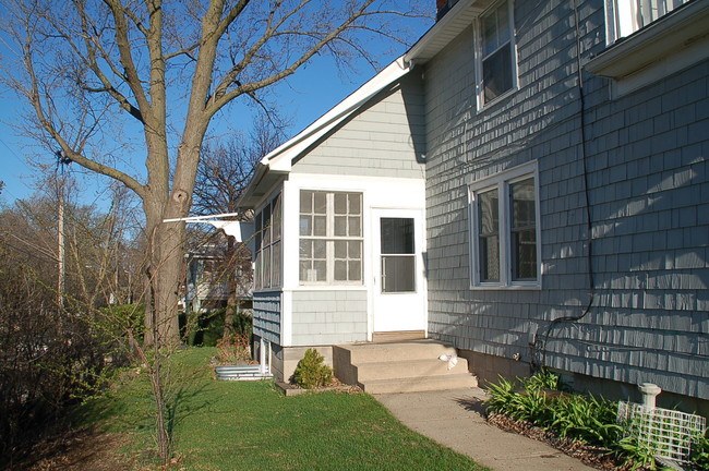 Building Photo - 2301 Pierce St NE