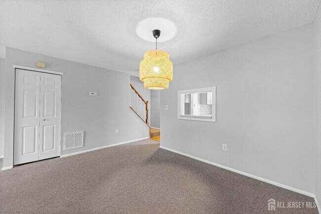 Building Photo - 39 Goodwin Dr