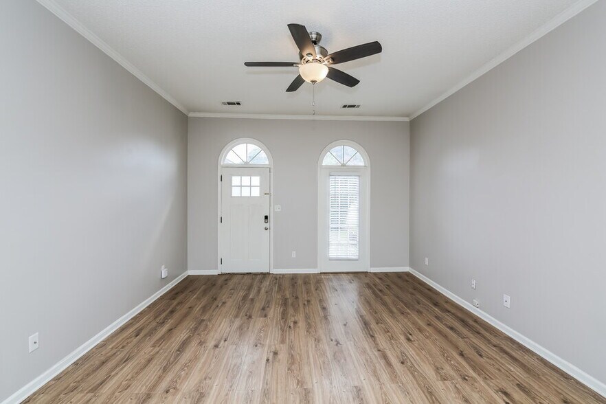 Building Photo - 2219 Lake Hill Ct