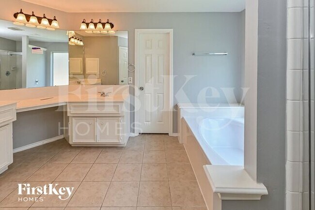 Building Photo - 18402 Wolf Creek Tr