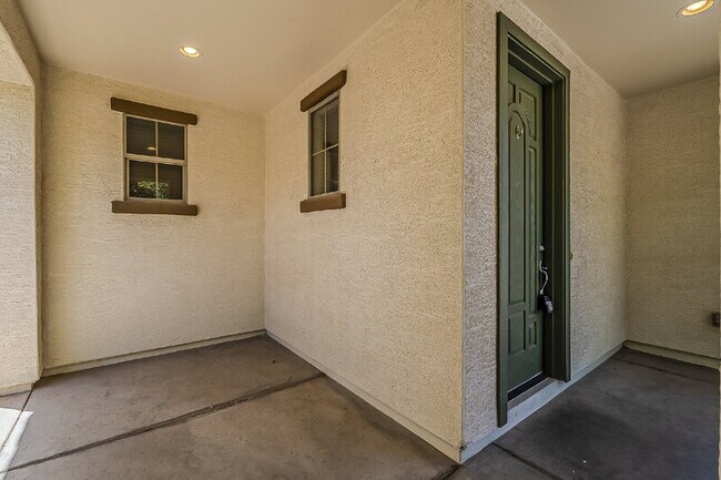 Building Photo - 3509 E Oakland St
