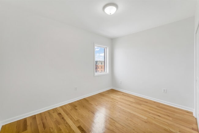 Building Photo - 605 New York Ave