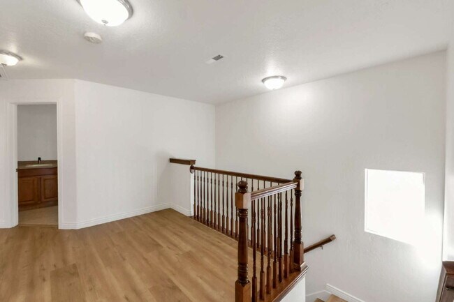 Building Photo - Beautifully Updated 3-Bedroom Home Near Traverse Mountain with Stunning Point of the Mountain Views!