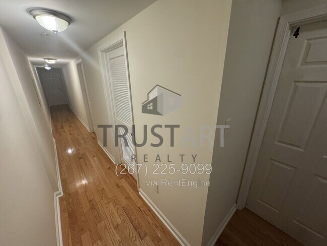 Building Photo - 1609 W Diamond St