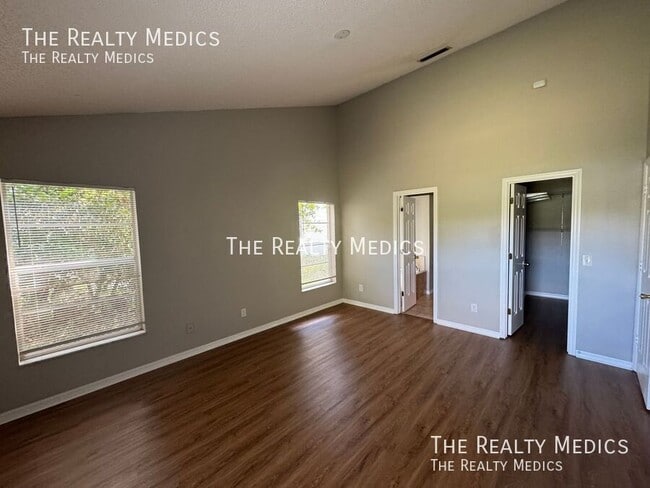 Building Photo - 1004 N Magee Creek Ct