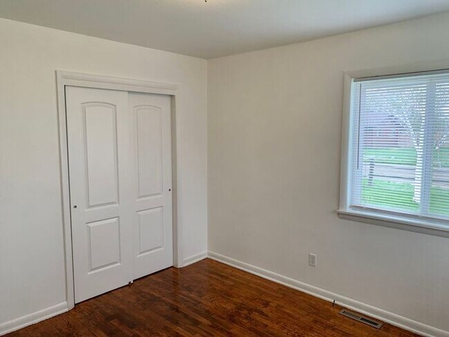 Building Photo - 2 Bedroom, 1 Bath Ranch Style Duplex with ...