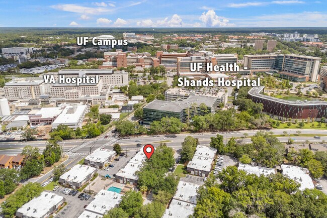 Building Photo - 1700 SW 16th Ct