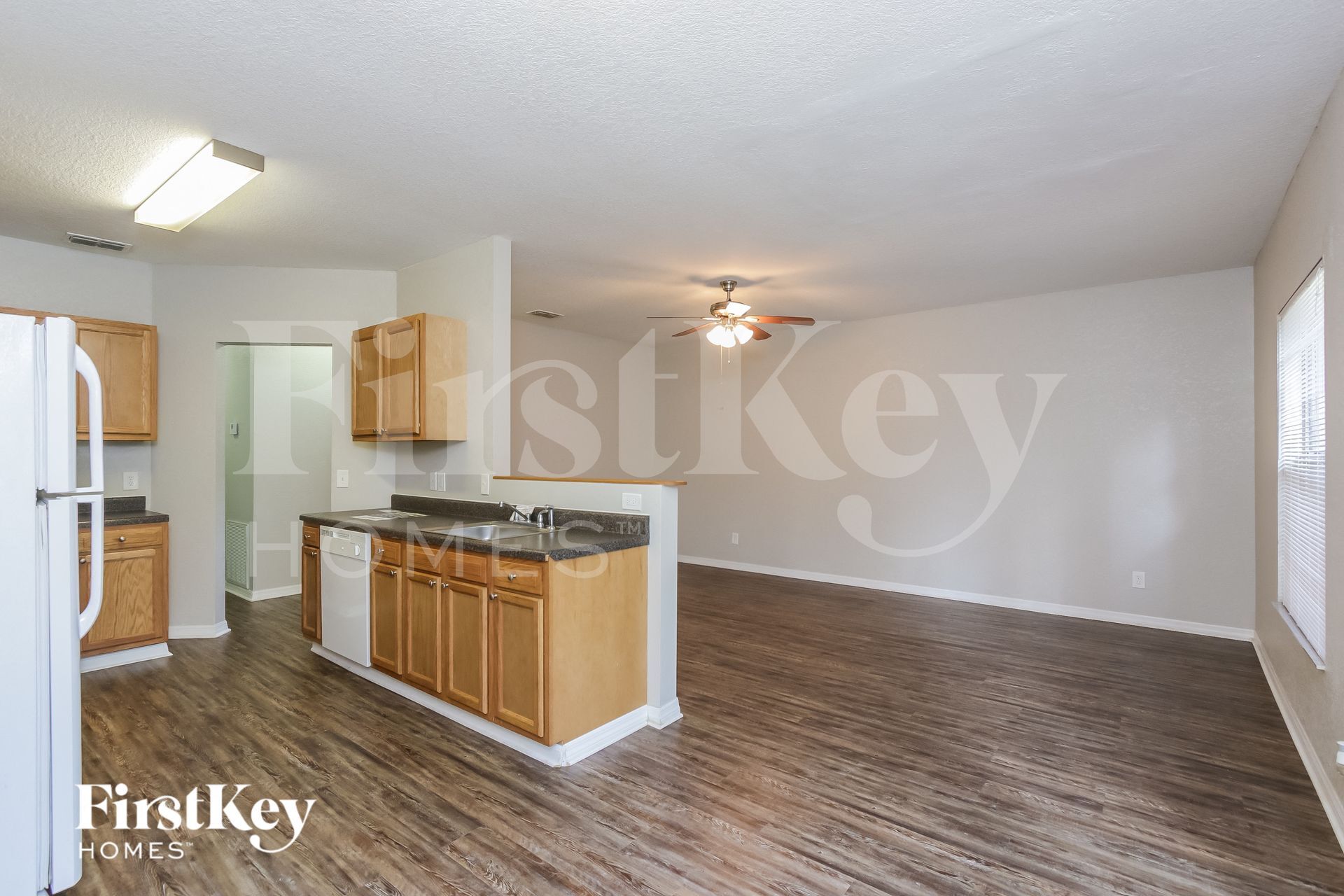 Building Photo - 3422 Renault Cir