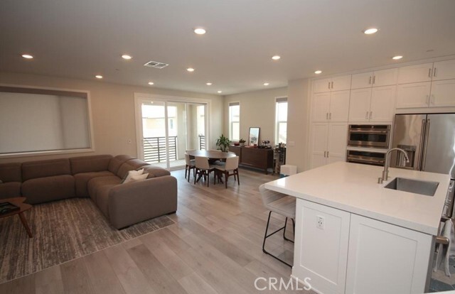 Building Photo - 414 Chorus