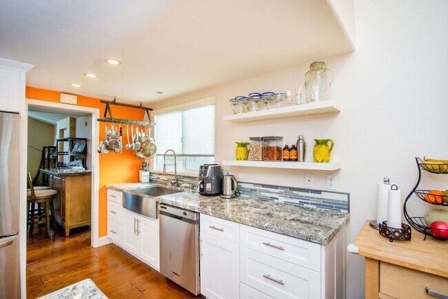 Building Photo - Fountain Valley