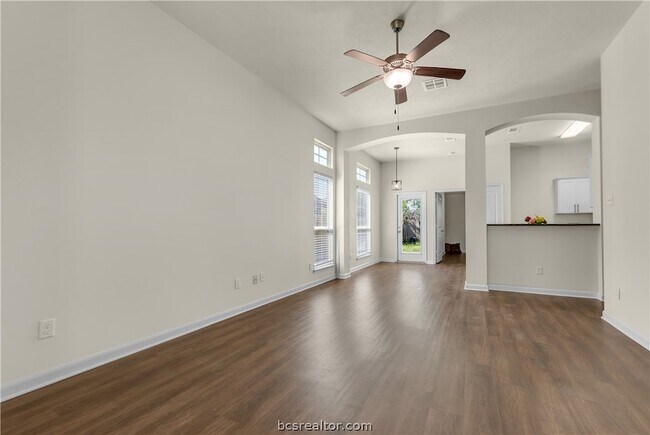 Building Photo - 240 Fieldstone Pl