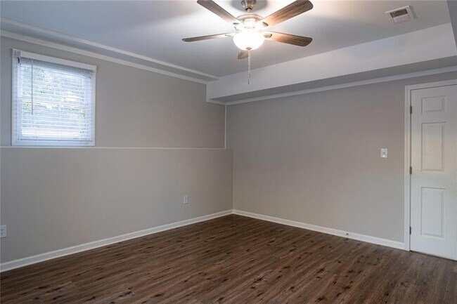 Building Photo - 3599 Lower Roswell Rd