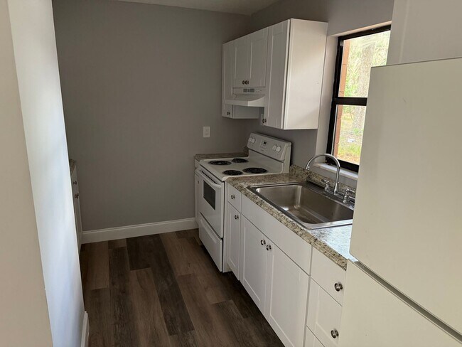 Building Photo - Water View - Remodeled 4 bedroom and 2 bath -  Sunroom