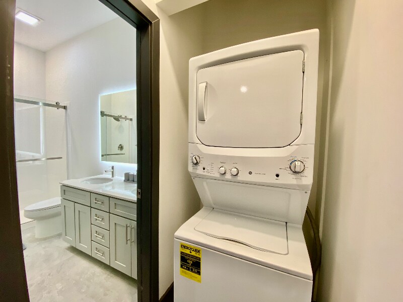 Building Photo - 116 E Randolph Ave