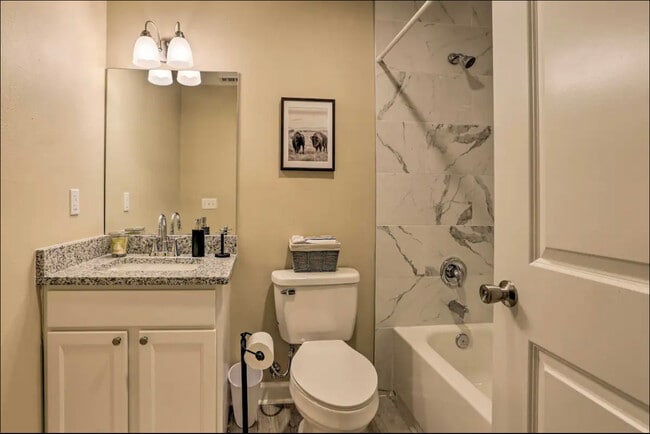 Building Photo - 2403 Hideaway Ct