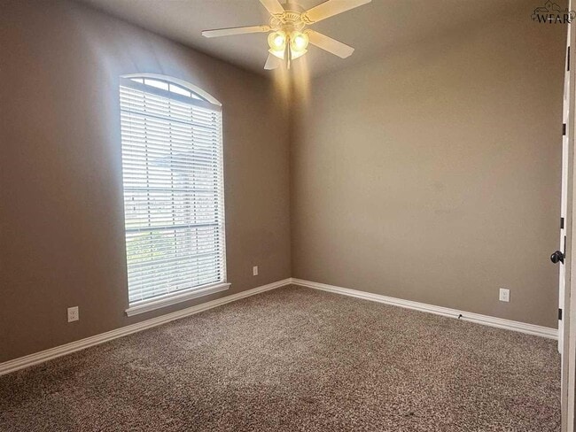 Building Photo - 5016 Southfork Dr