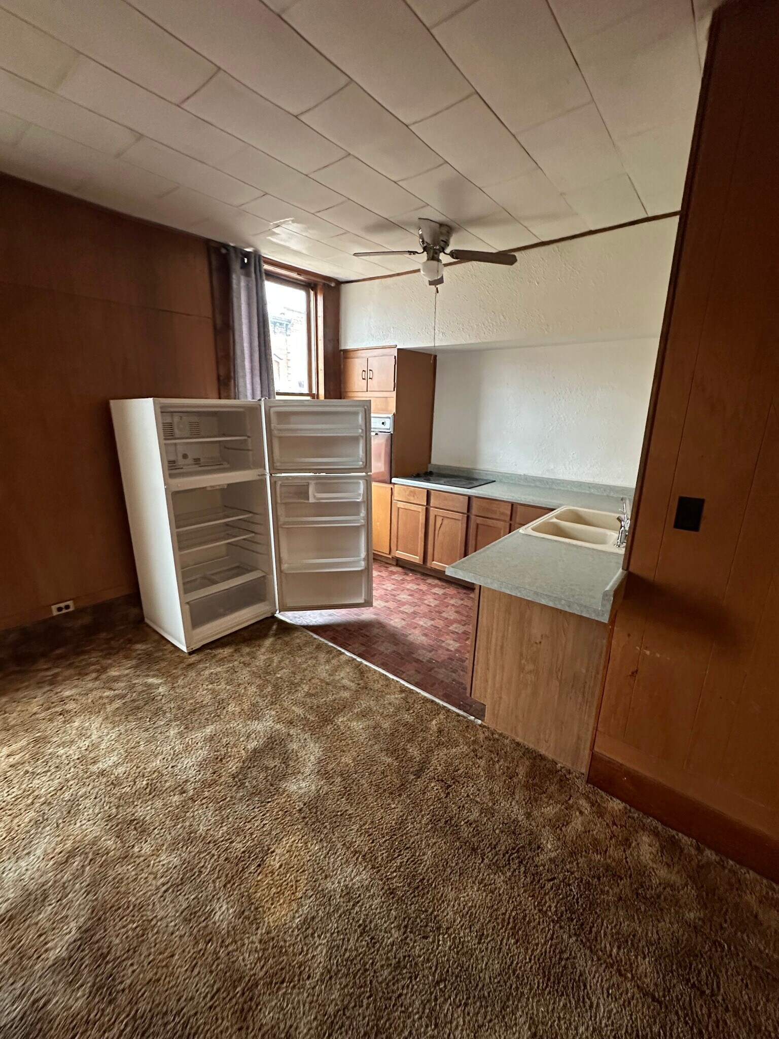 Kitchen - 117 E Main St