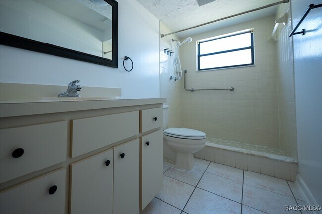 Building Photo - 68 W Sugarberry Ln