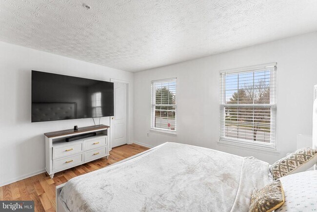 Building Photo - 2503 Lemontree Terrace