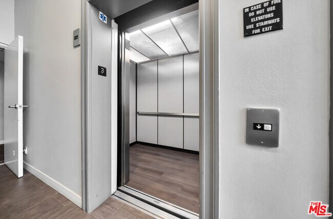 Building Photo - 4477 Woodman Ave