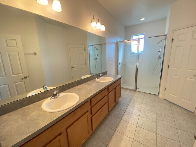 Building Photo - Carlisle Grand-520 Novara Way Davenport, F...