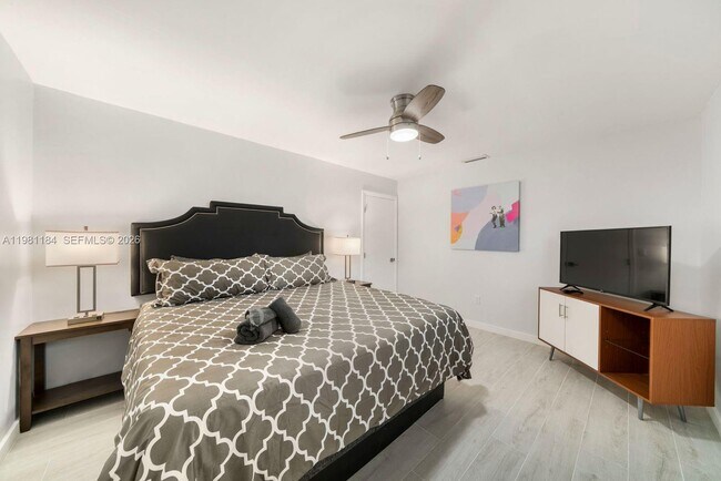 Building Photo - 5035 NW 5th Ave