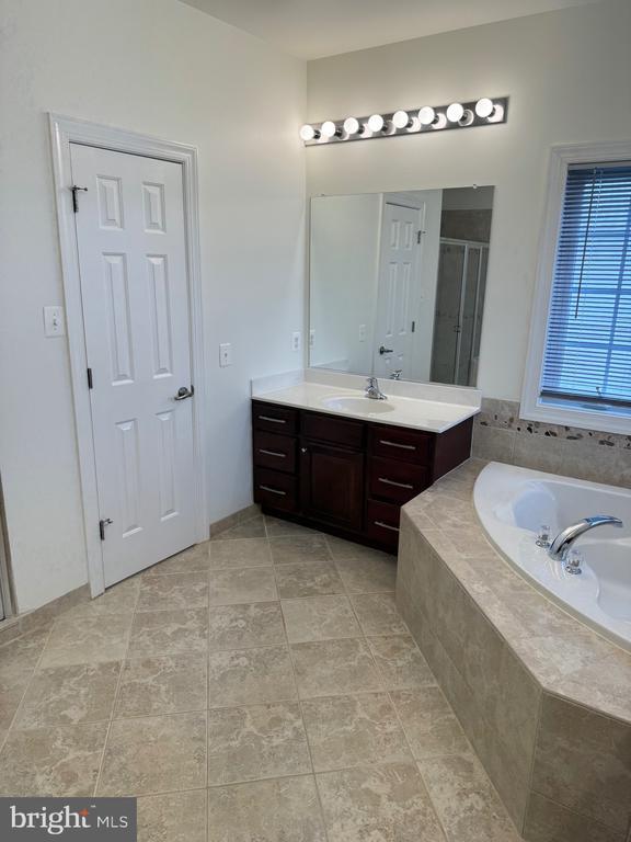 Building Photo - 5105 Hugunin Way