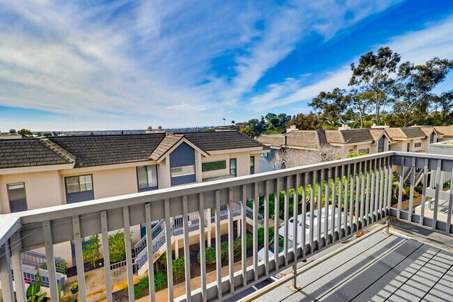 Building Photo - Welcome to this beautiful 1,042 sq. ft. condo offering modern comfort in a prime location!