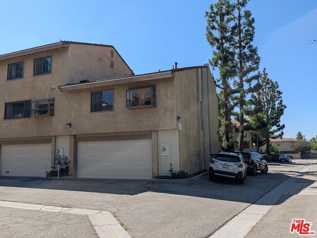 Building Photo - 10051 Topanga Canyon Blvd