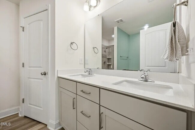 Building Photo - Lease OR Lease to Own