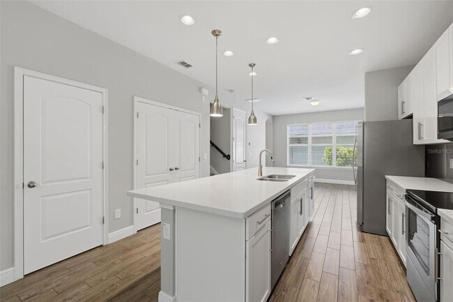 Building Photo - 15591 Honeybell Dr