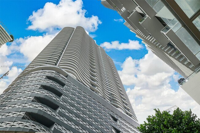 Building Photo - 1000 Brickell Plaza