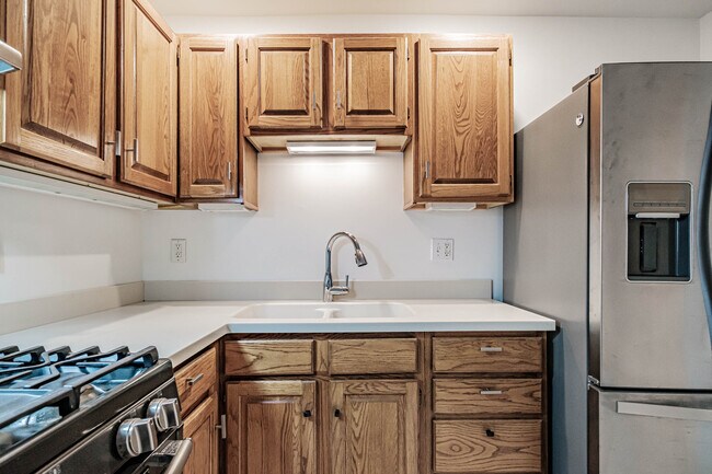 Building Photo - 197 Pine St