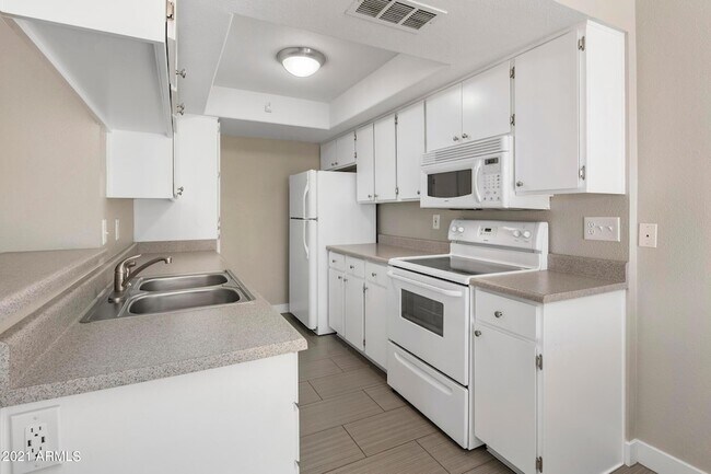 Building Photo - 13238 N 3rd Pl