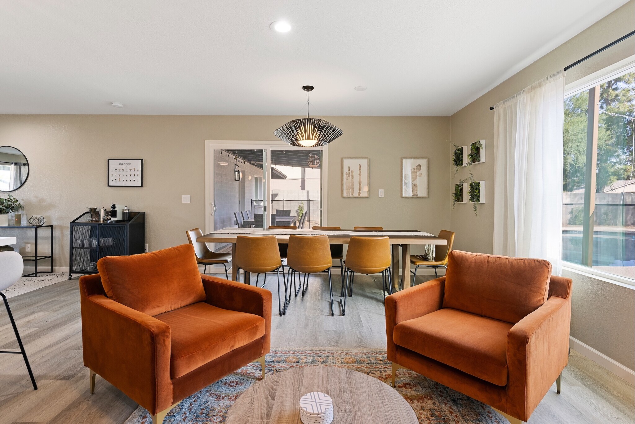 Indoor Dining - 4445 E Sharon Dr