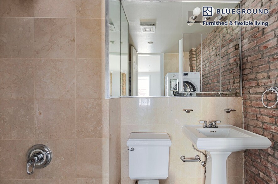 Building Photo - 110 Bedford St