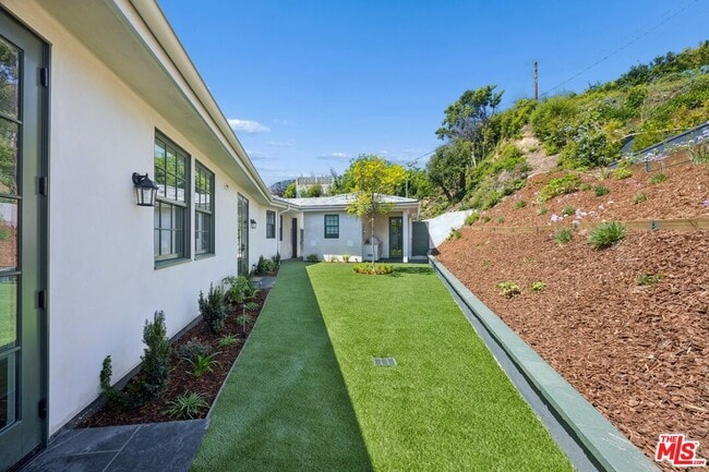 Building Photo - 15201 Mc Kendree Ave