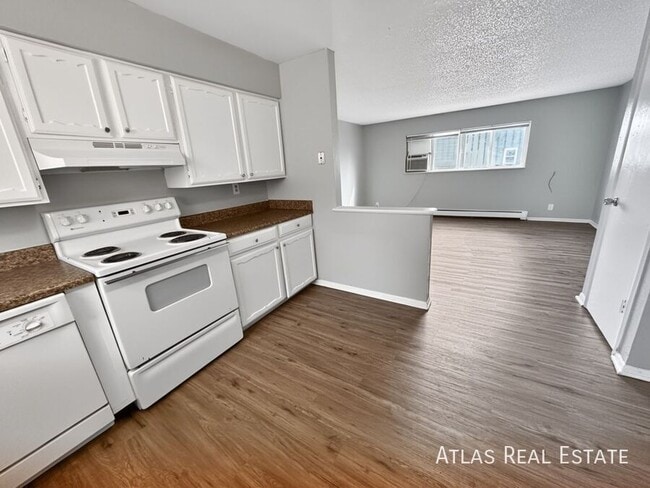 Building Photo - 2116 Friendship Pl