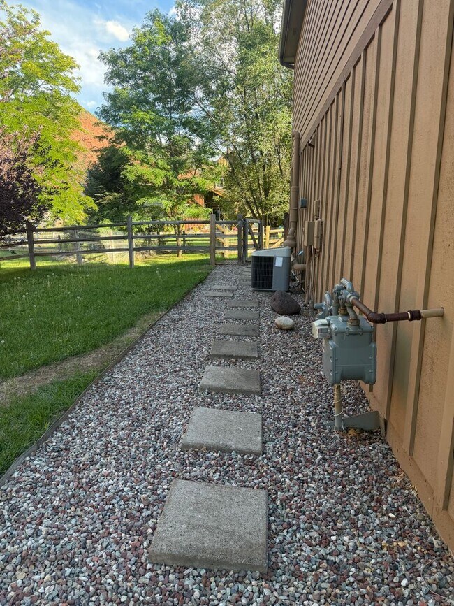 Building Photo - 4122 Sky Ranch Dr