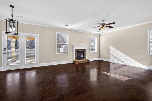 Building Photo - 2430 Fair Oaks Way