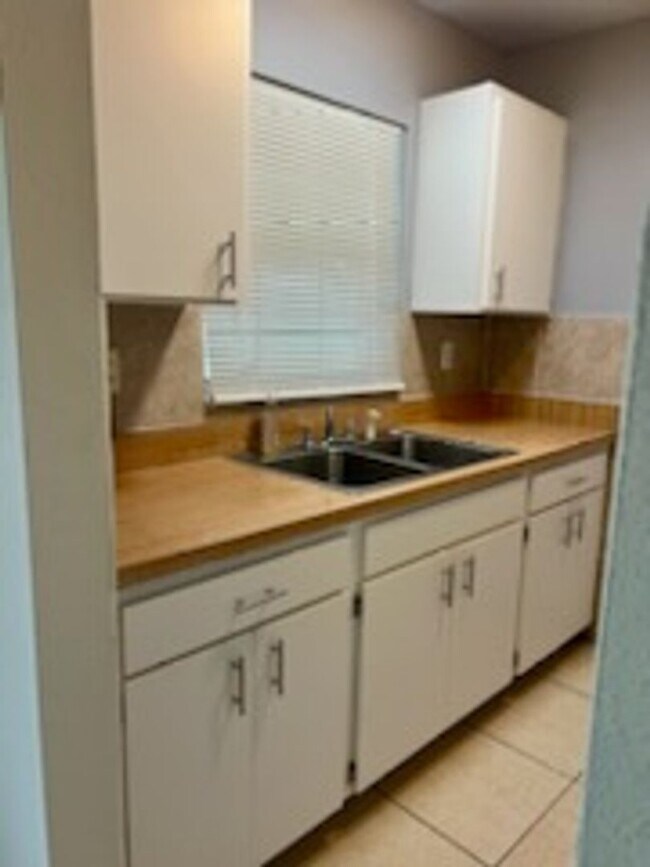 Building Photo - Marion Oaks home