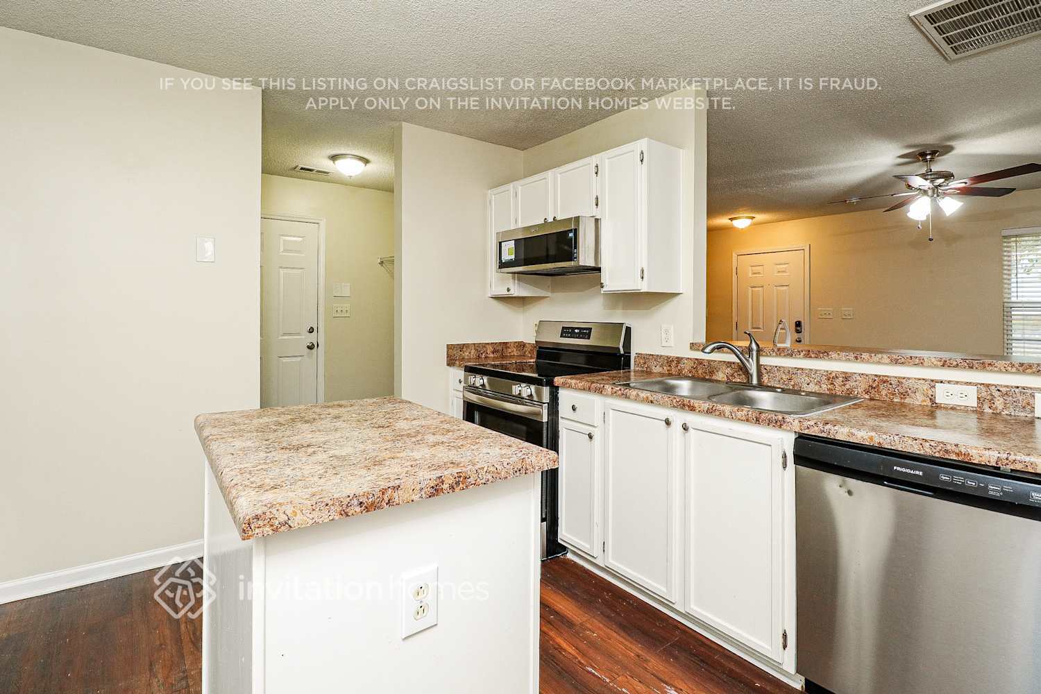 Building Photo - 11120 Northwoods Forest Dr