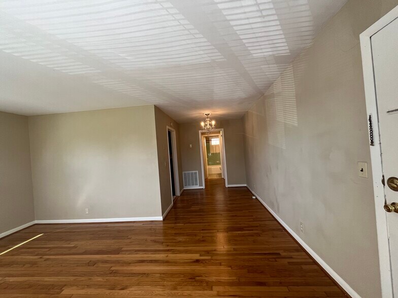 Building Photo - 3003 Oakland Ave