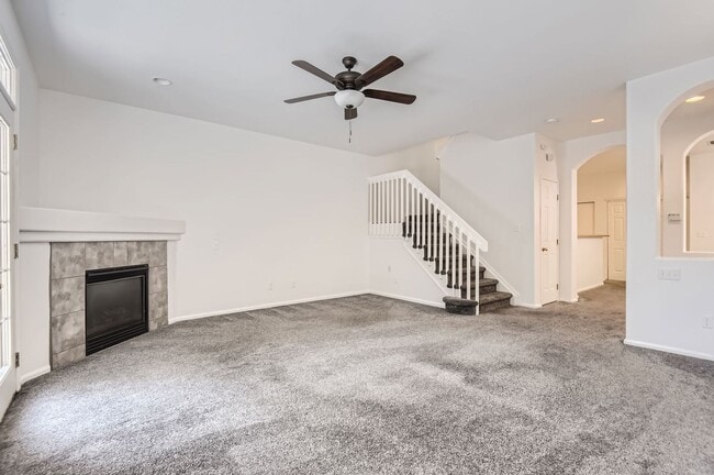 Building Photo - Evolve Real Estate: Spacious 2 Bedroom + L...