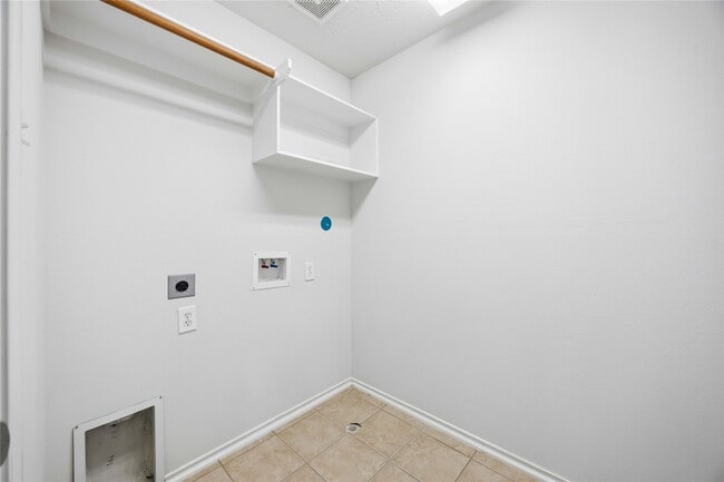 Building Photo - 3205 Victorian Manor Ln